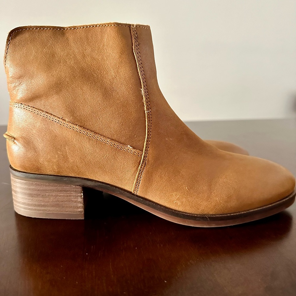 Lucky Brand. 🍀Cute/comfy ankle booties! 👢